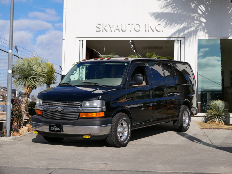 シボレー エクスプレス AWD　マジェスティックコンバージョン　新車並行！