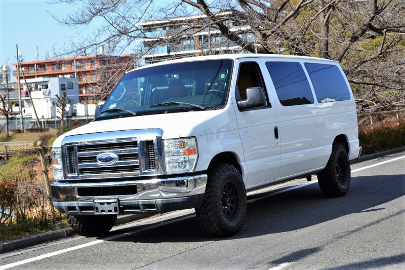 フォード E-150 XLT　オプション5.4Lエンジン　フルフラットベンチシート　国内新規登録車！