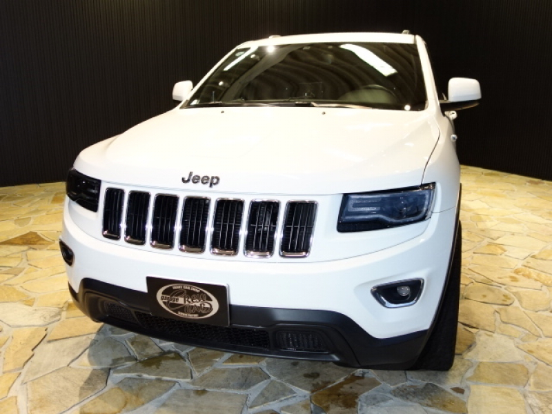 ジープ グランドチェロキー ラレード4WD希少左ハンドル新車並行SRT8